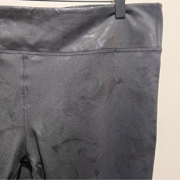 Fabletics Black Shimmery Cropped Leggings Activewear Size XL - Picture 4 of 7